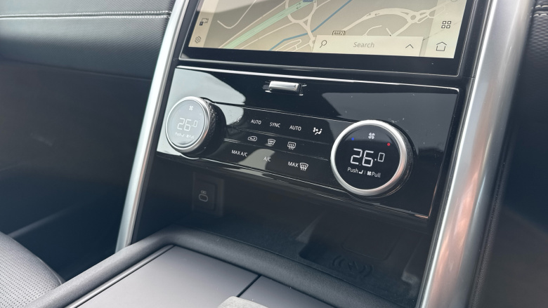 Land Rover Discovery 3.0 D300 Dynamic SE 5dr Auto Diesel Station Wagon